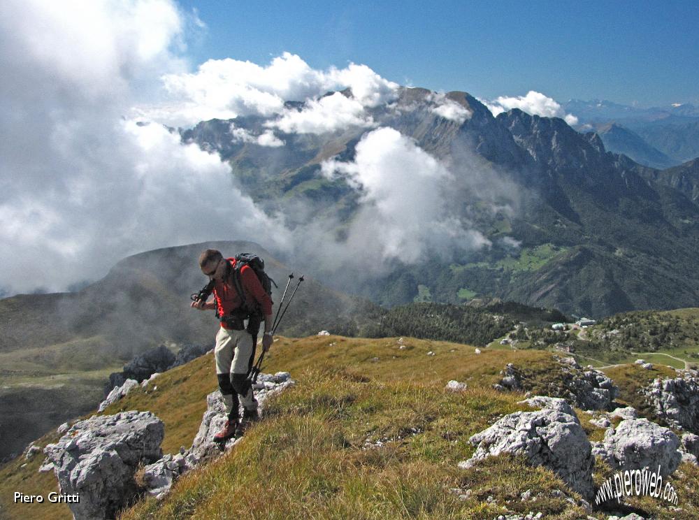 53 Verso le Grigne coperte da nuvoloni.JPG